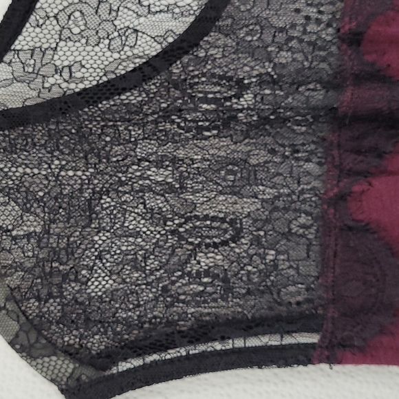 Lace burgundy sleevless tunic top - Picture 5 of 7